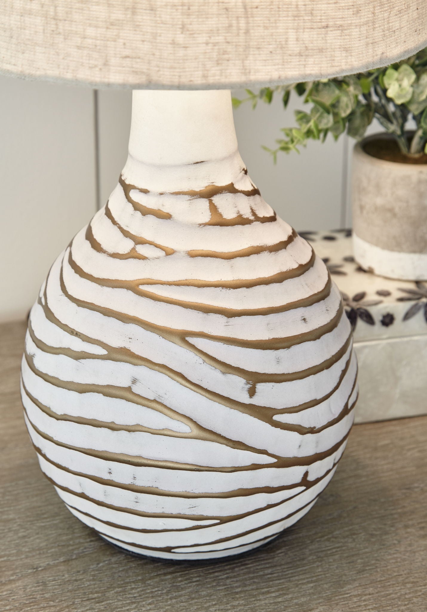 Aleela - Metal Table Lamp - White / Gold Finish